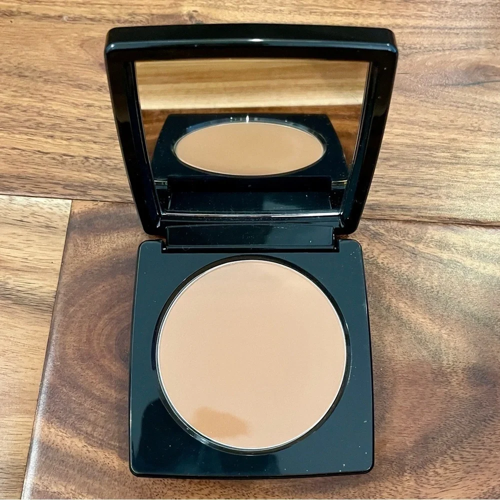 New BOBBI BROWN Sheer Finish Pressed Powder In Golden Brown .31oz/9g.